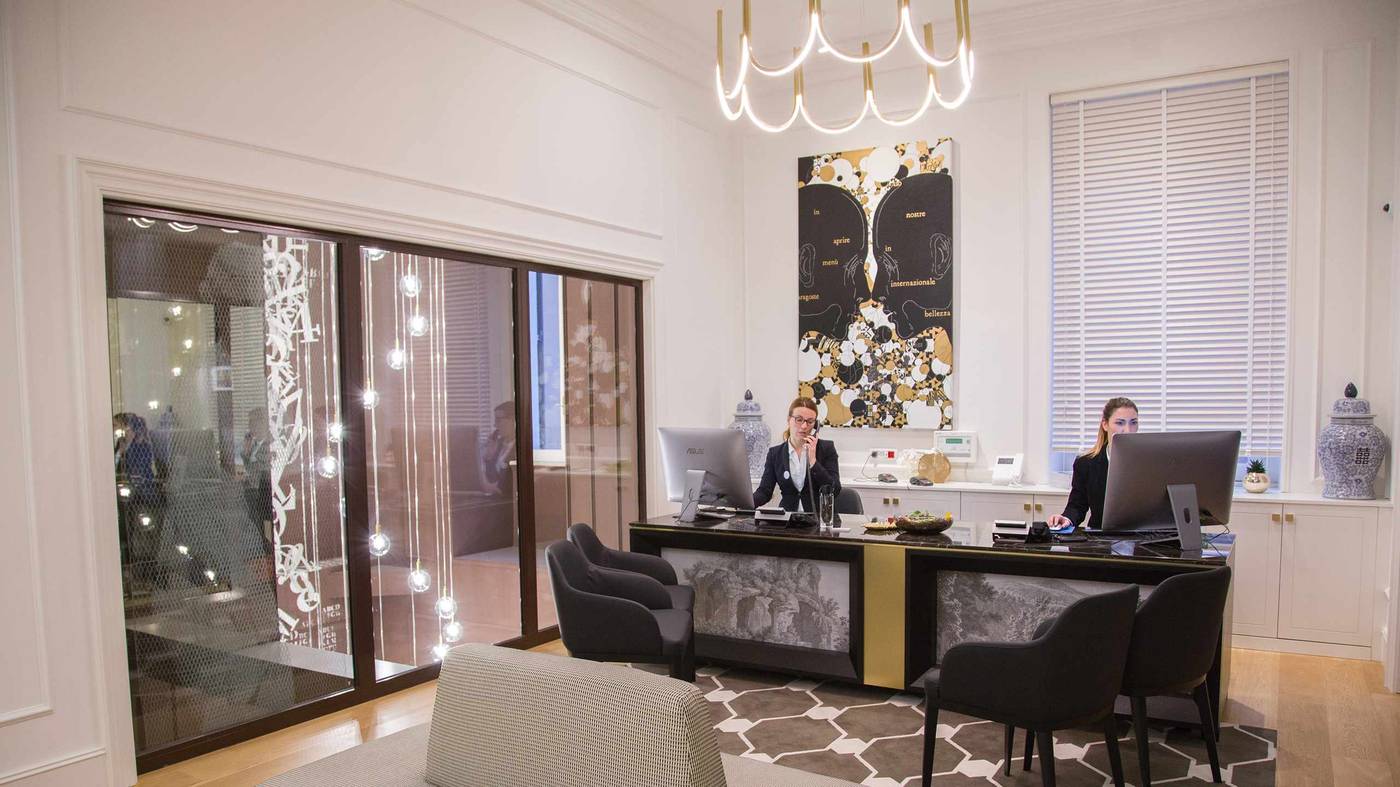 Elizabeth-Unique-Hotel-Lobby-10