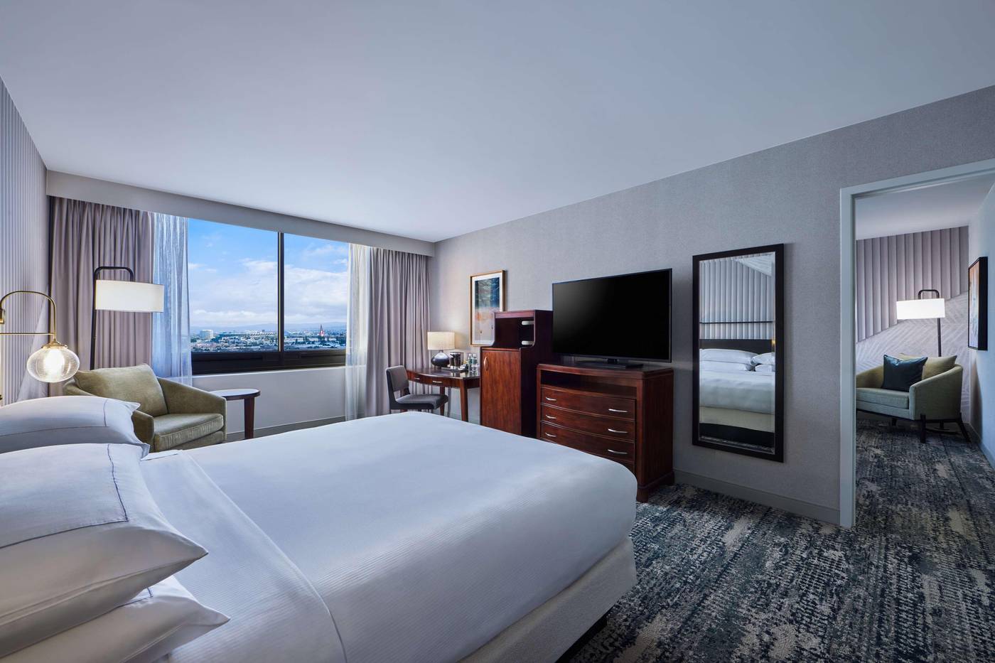 Hotel-Fera-Anaheim--a-DoubleTree-by-Hilto-Room-12