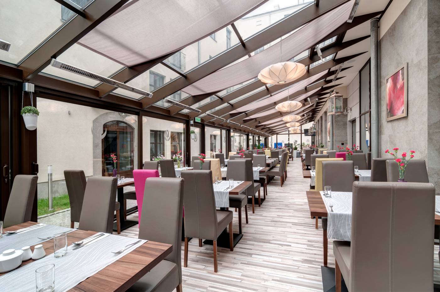 Golden-Tulip-Krakow-City-Center-Restaurant-36