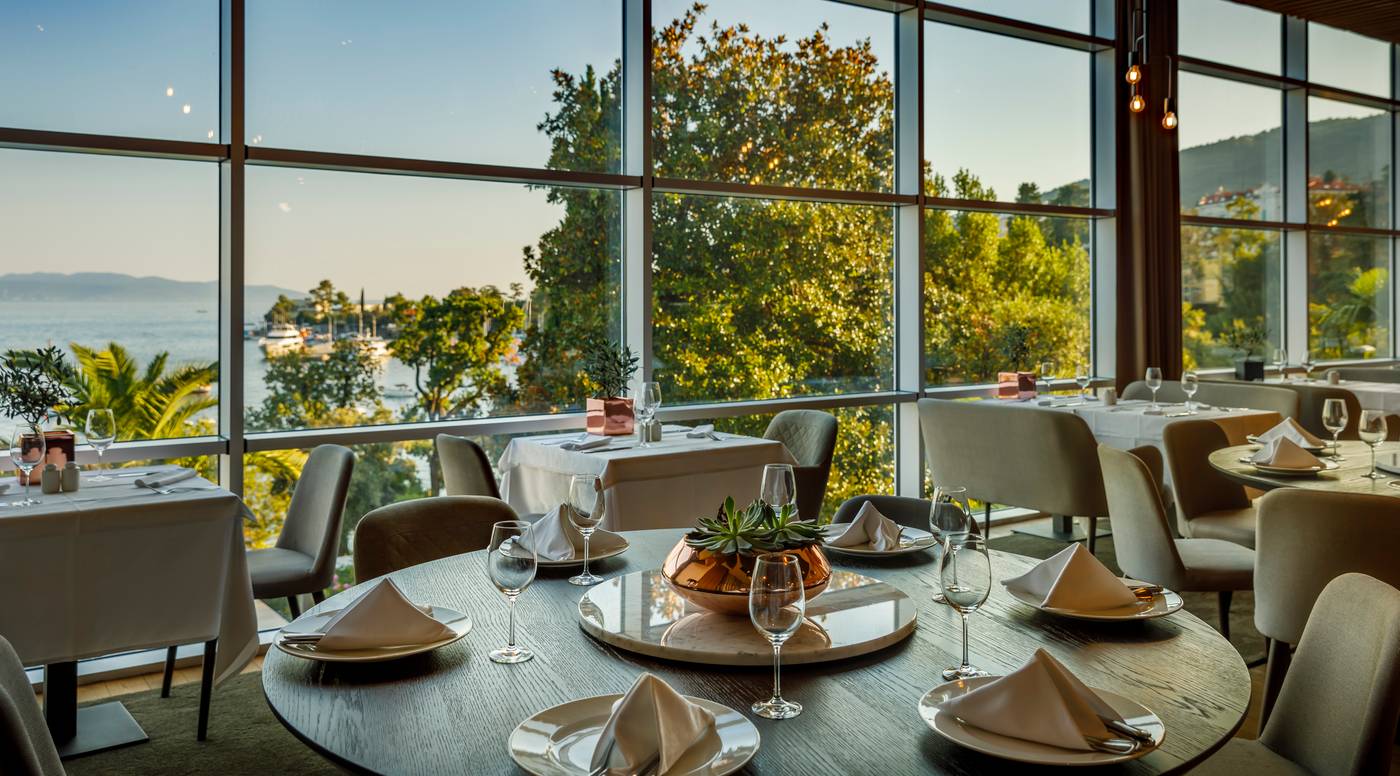 Remisens-Premium-Hotel-Ambasador-Restaurant-40