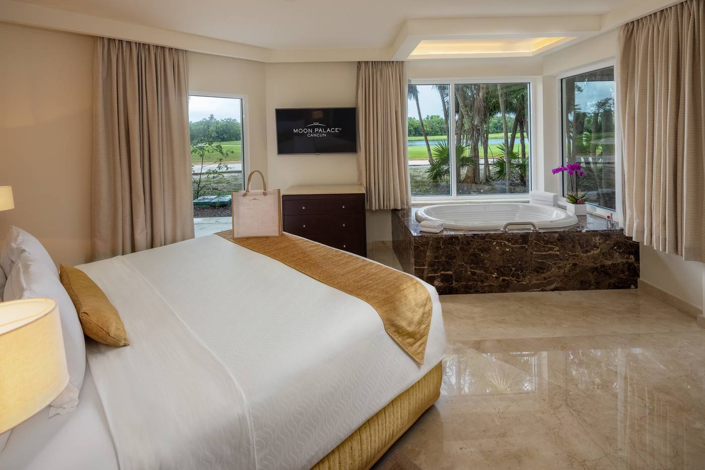 Moon-Palace-Room-37