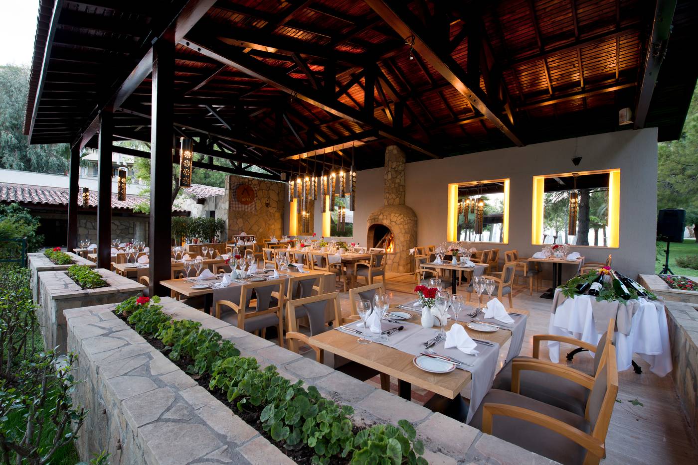 Barut-Hemera-Restaurant-19