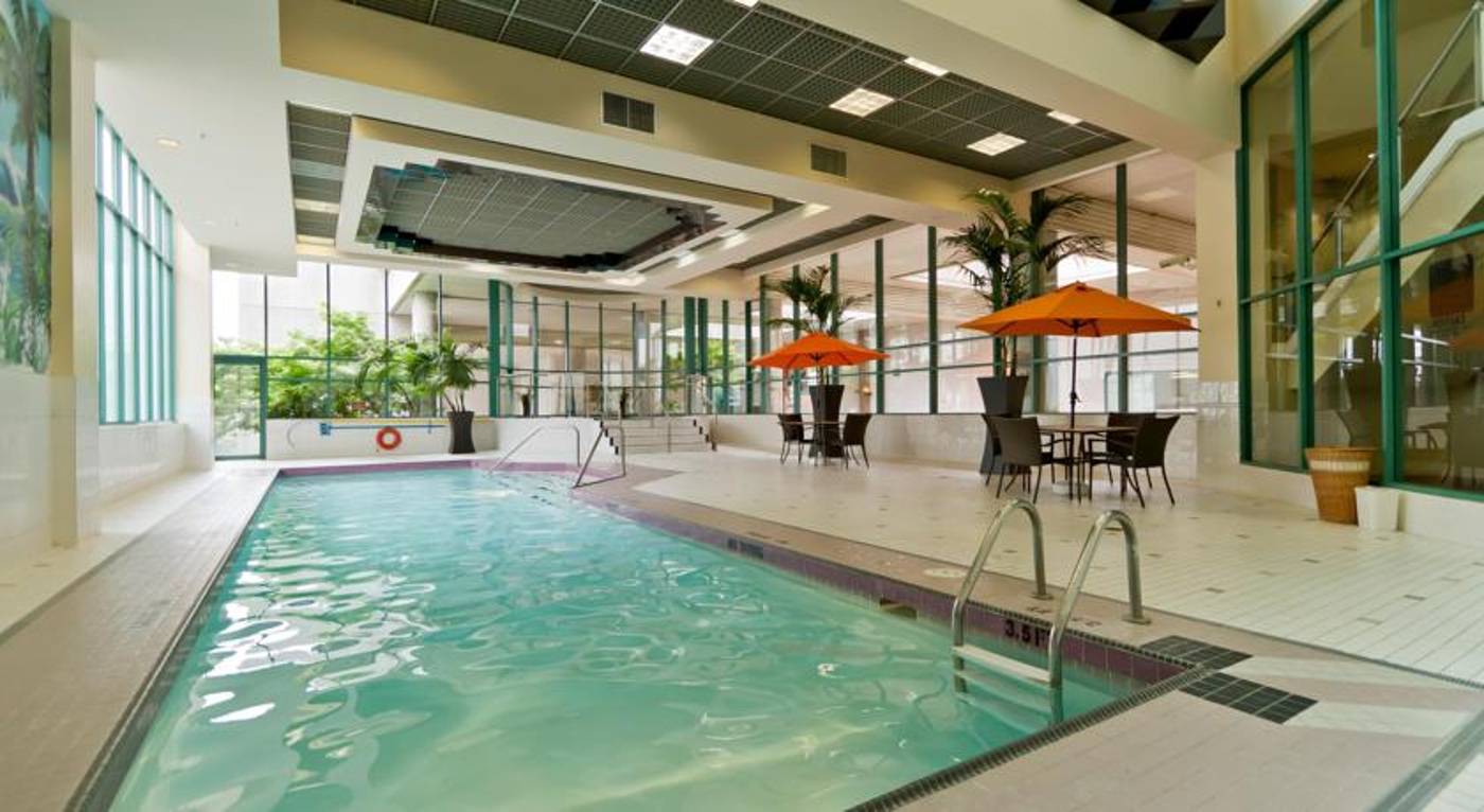 Rosedale-On-Robson-Suites-Hotel-Pool-48