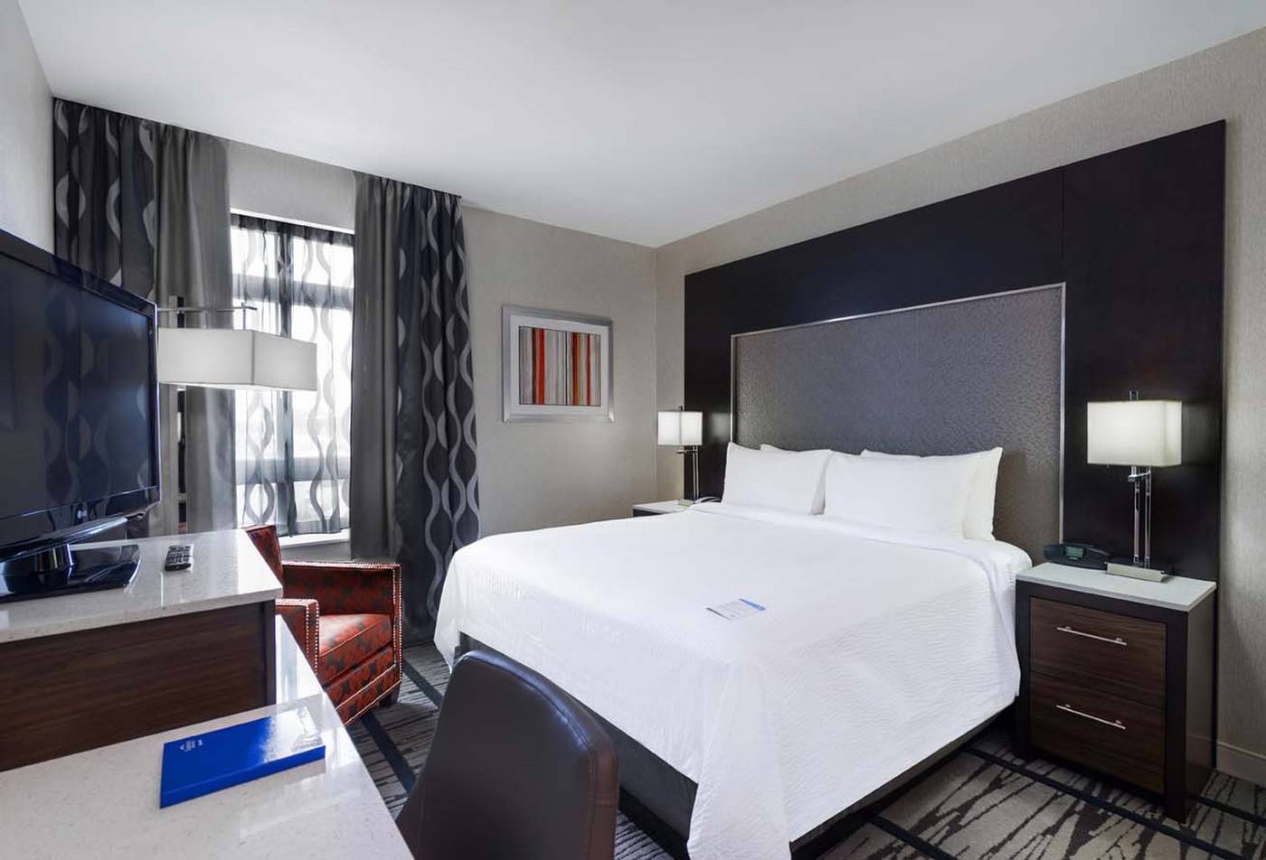 Fairfield-Inn---Suites-Boston-Cambridge-Room-17