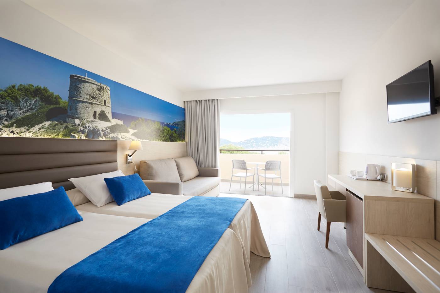 Invisa-Figueral-Resort---Cala-Blanca-Room-15