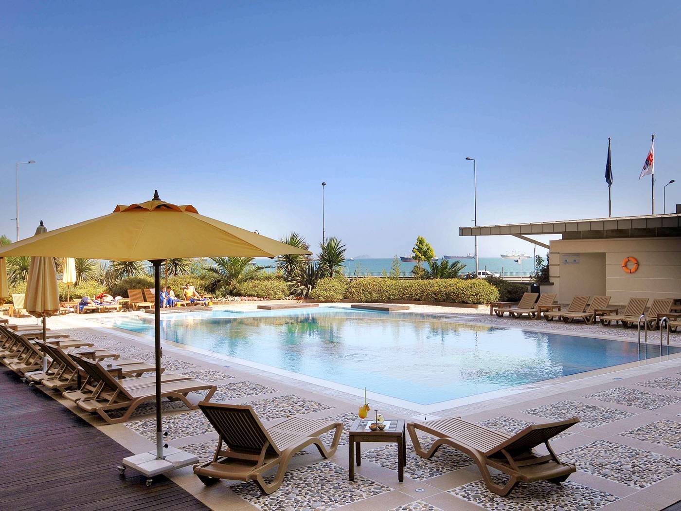 Novotel-Istanbul-Zeytinburnu-Pool-8
