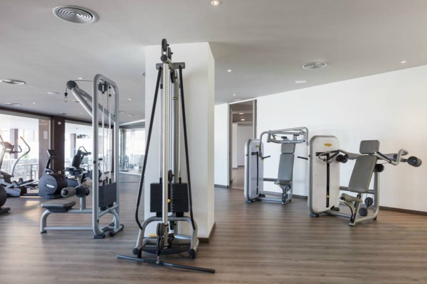 Axel-beach-Ibiza---Adults-Only-Sports-and-Entertainment-34