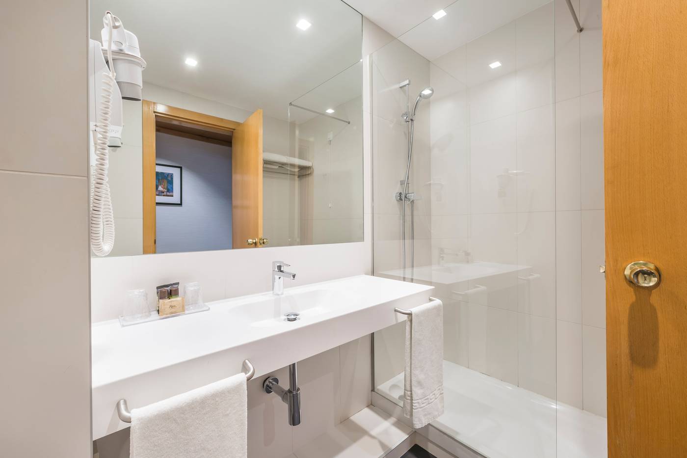 Ramada-by-Wyndham-Lisbon-Room-40