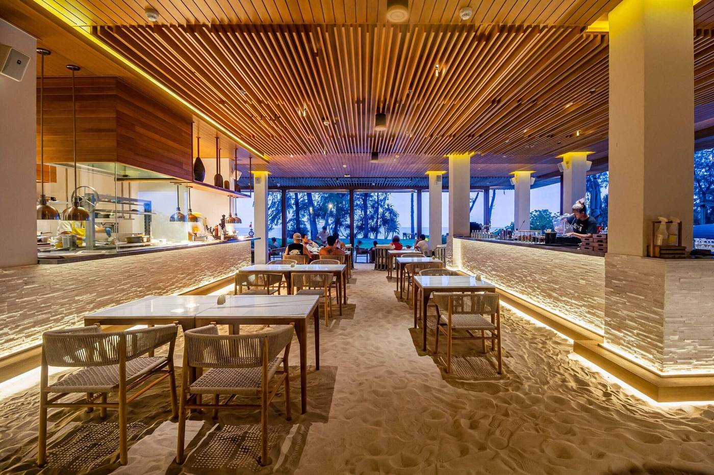 Renaissance-Phuket-Resort---Spa-Restaurant-59