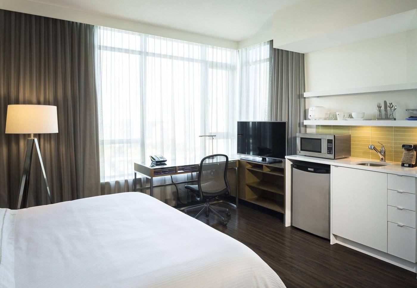 Element-Vancouver-Metrotown-Room-19