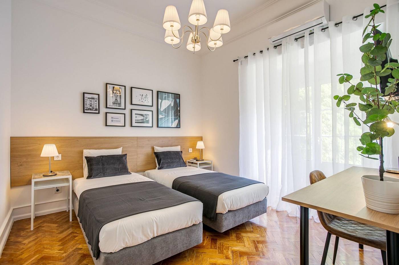 Home-Out-Rooms---Apartments-Room-6