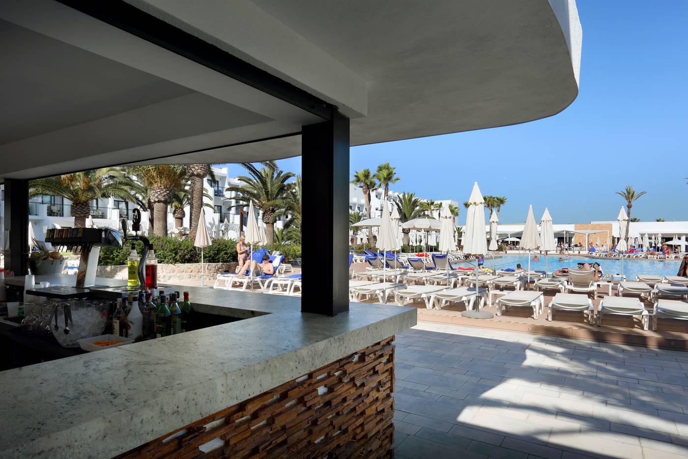 Grand-Palladium-White-Island-Resort---Spa-Bar-55