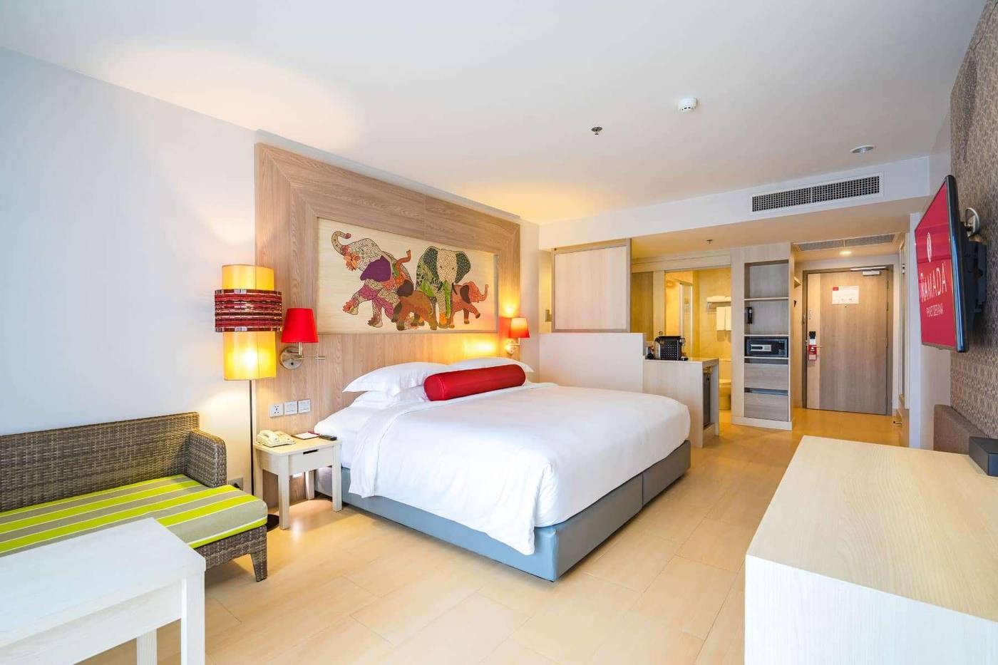 Ramada-By-Wyndham-Phuket-Deevana-Room-25