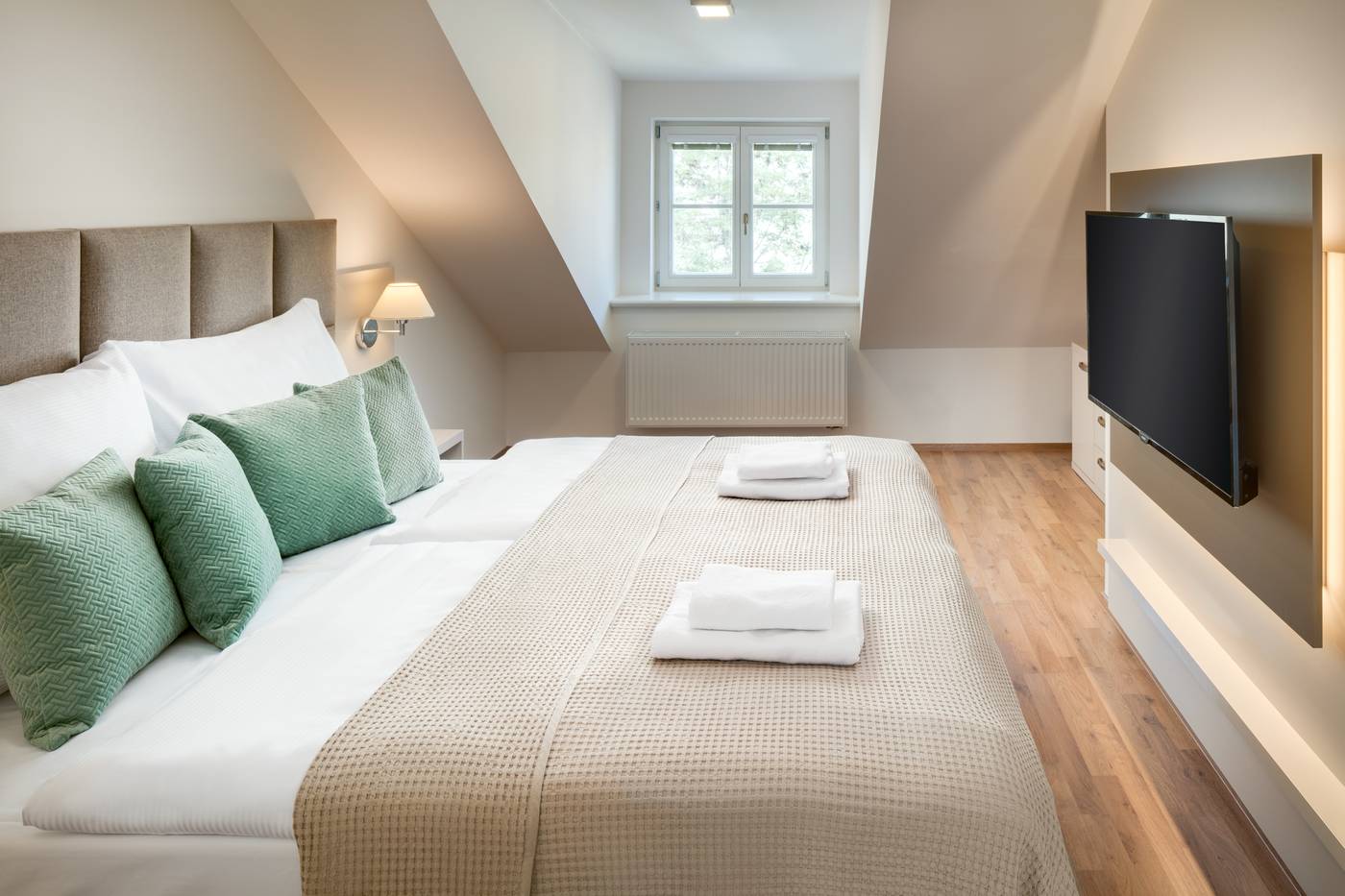 Louren-Apartments-Room-10