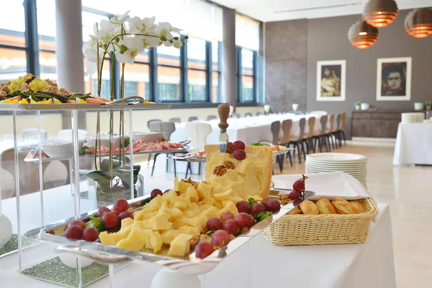 Hilton-Garden-Inn-Milan-North-Restaurant-21