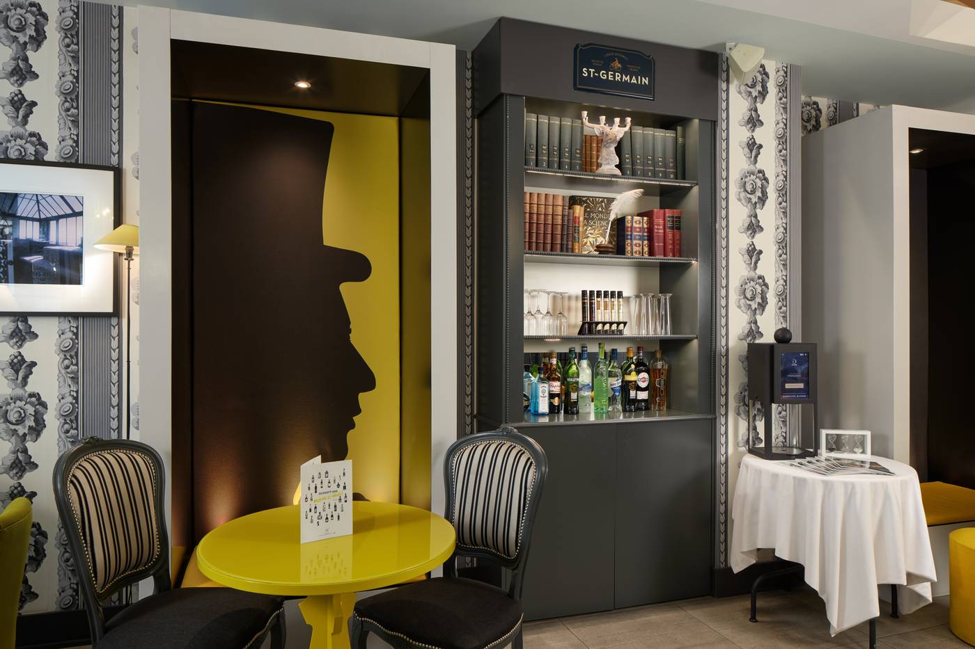 Les-Plumes-Hotel-Lobby-7