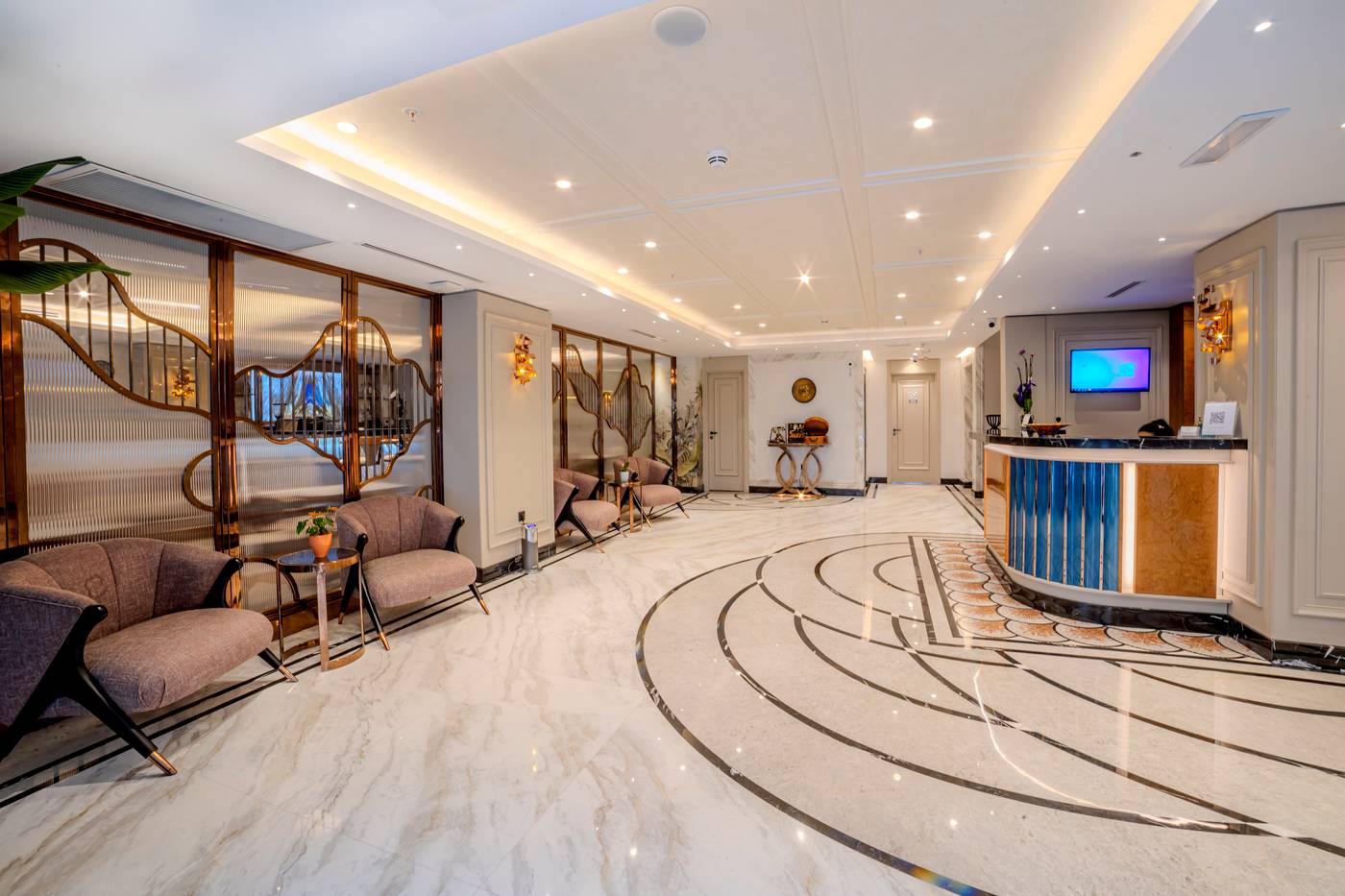 Grand-Hilarium-Hotel-Lobby-9