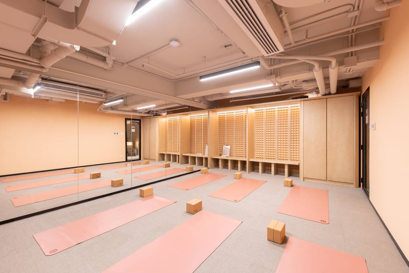 Dash-Living-On-Prat-Sports-and-Entertainment-36