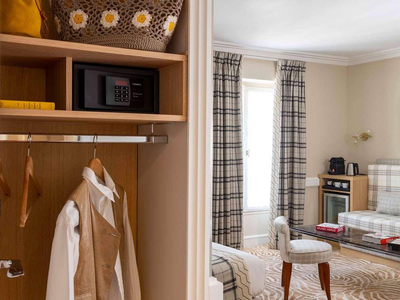 Hotel-Sleeping-Belle-Room-7