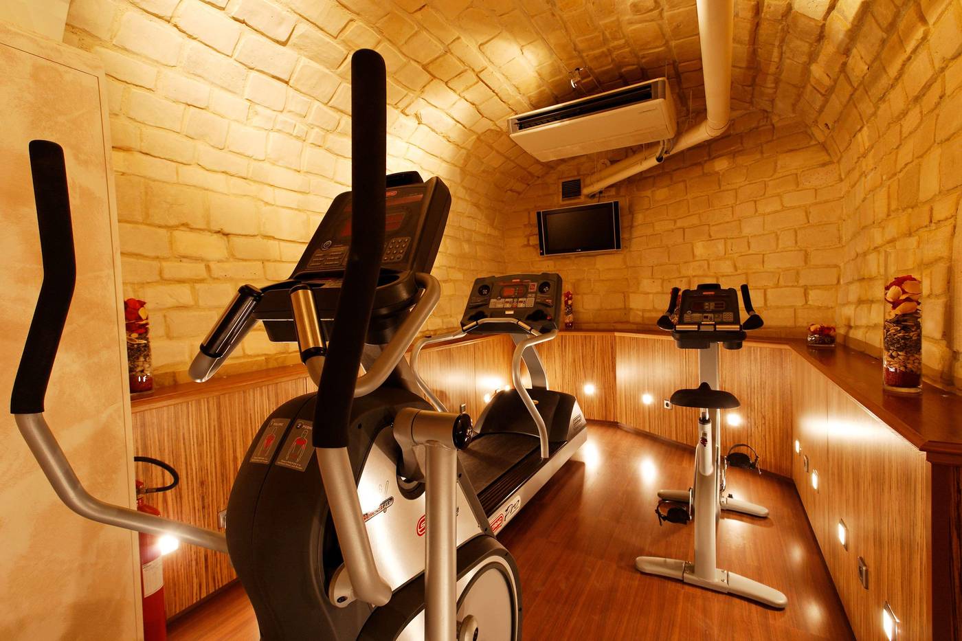 Rochester-Champs-Elysees-Sports-and-Entertainment-54