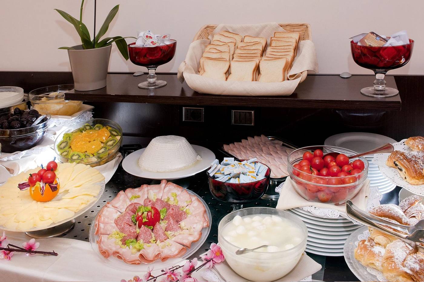 Cardinal-Hotel-St-Peter-Rome-Restaurant-35