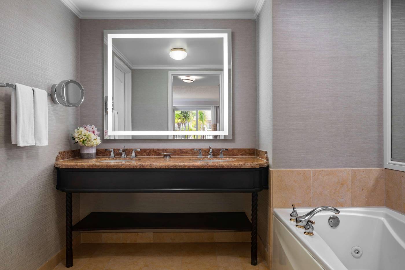 Hyatt-Regency-Huntington-Beach-Room-36