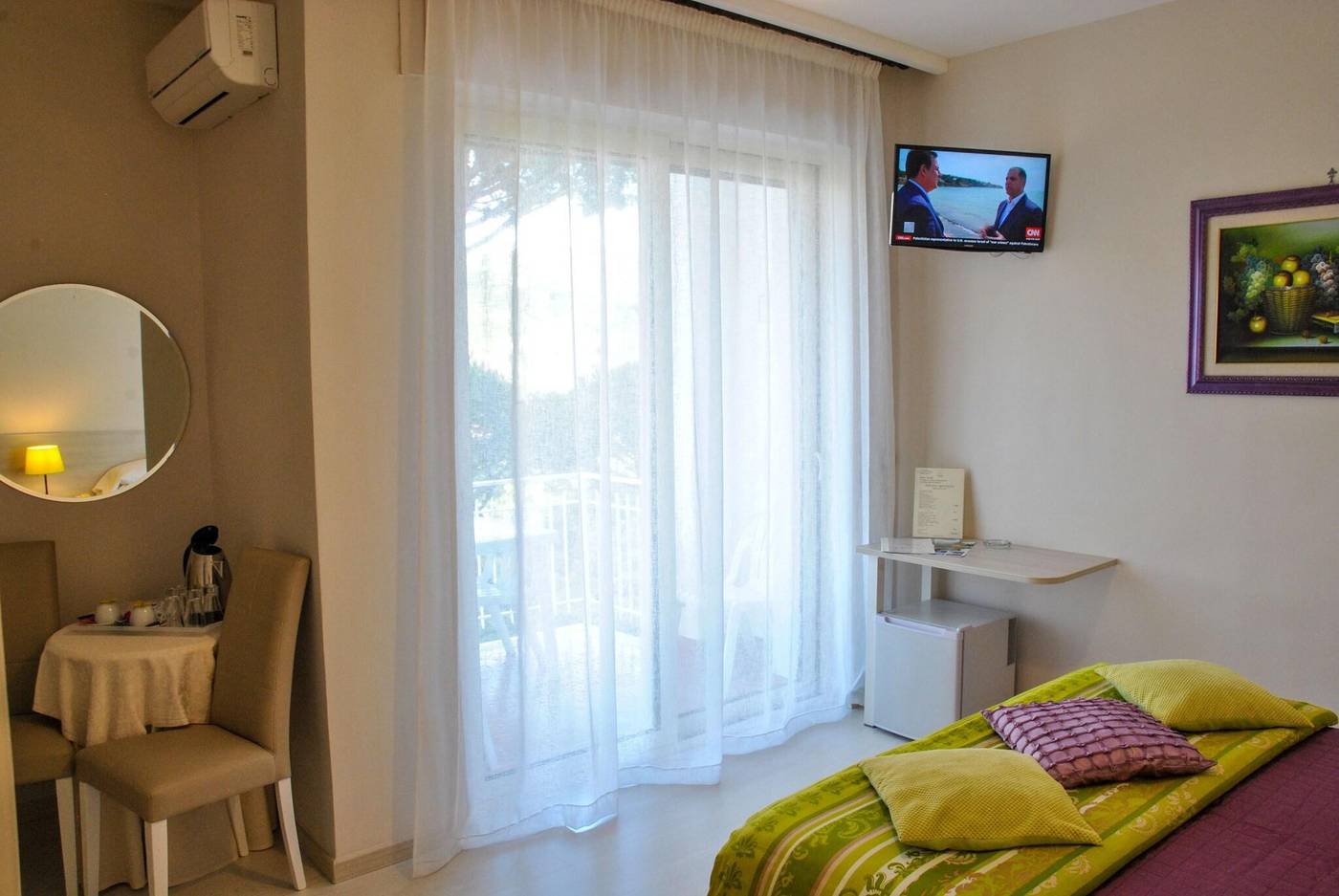 Villa-Fiorita-Room-13