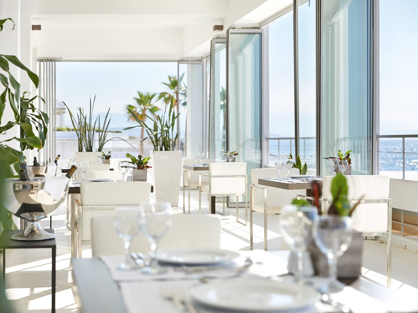 Grecotel-LUXME-White-Restaurant-48