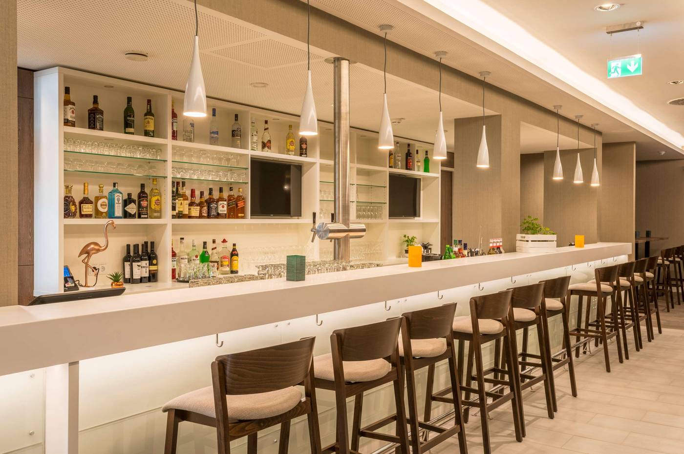 Hampton by Hilton Munich City West - Germany - Munich - Bar - 4