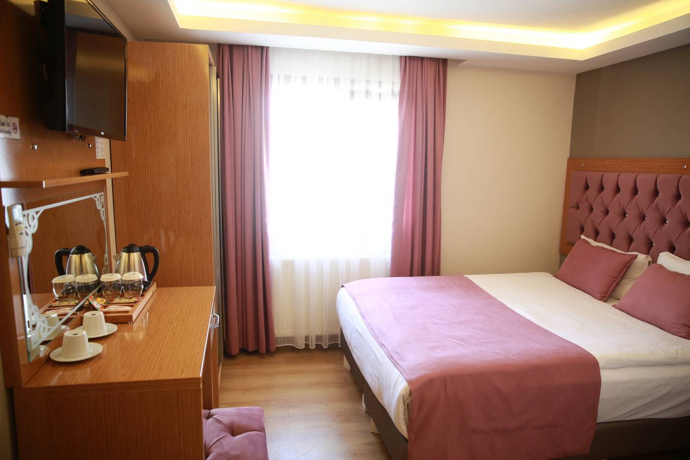 Black-Pearl-Hotel-Room-3