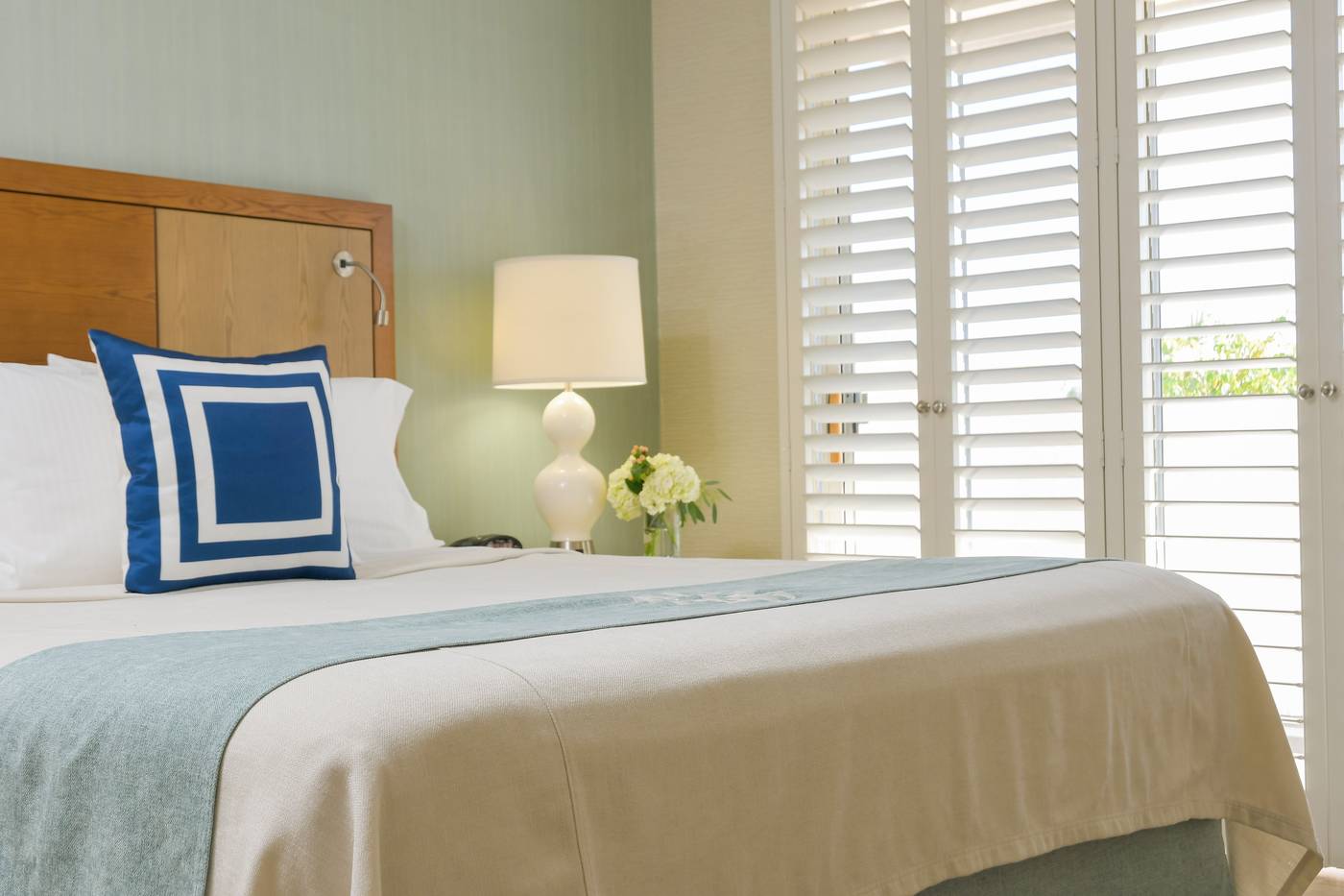 Gateway-Hotel-Santa-Monica-Room-17