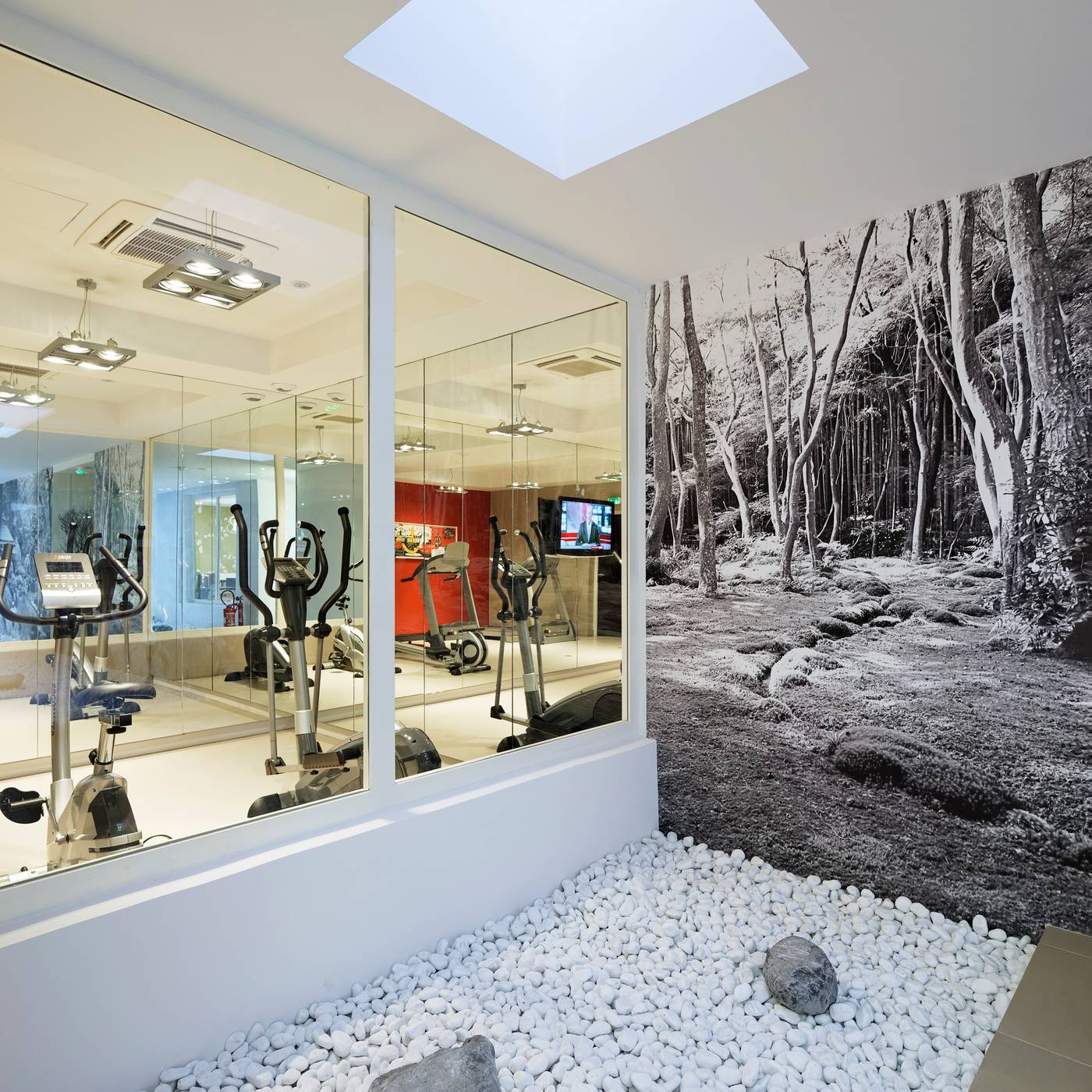 Hipark-Design-Suites-Nice-Sports-and-Entertainment-63