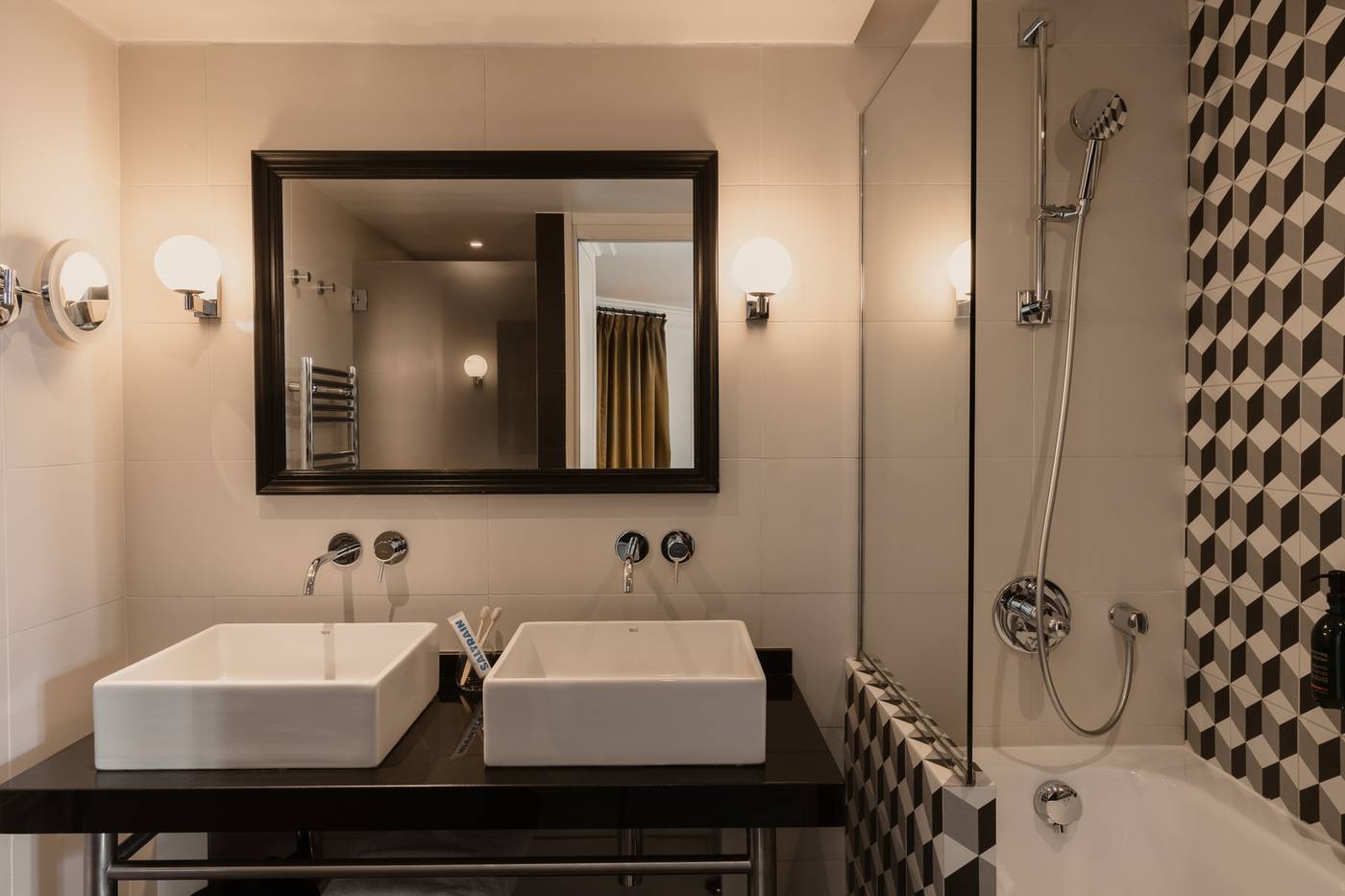 Hotel-Bourgogne---Montana-Room-34