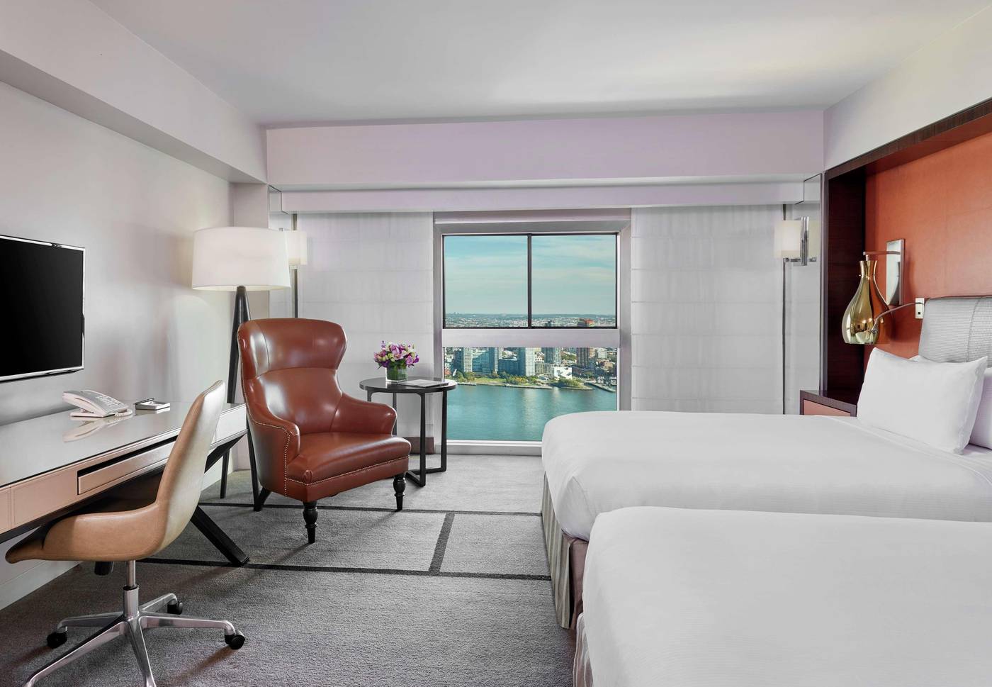 Millennium-Hilton-New-York-One-UN-Plaza-Room-43
