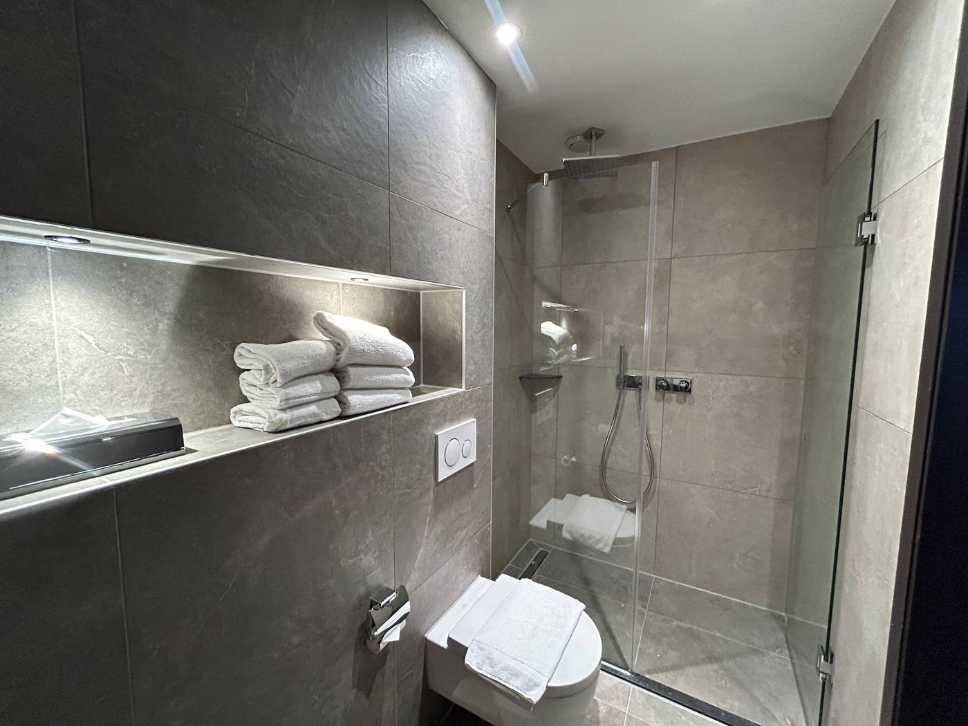 Xo-Hotels-Blue-Tower-Room-34