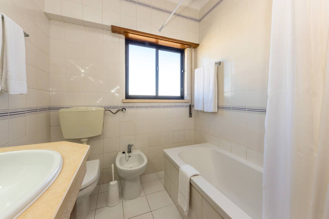 Janelas-do-Mar-Room-30