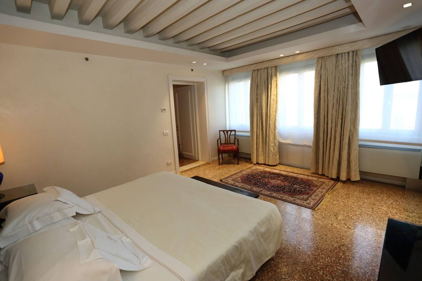 Ca--Nigra-Lagoon-Resort-Room-18