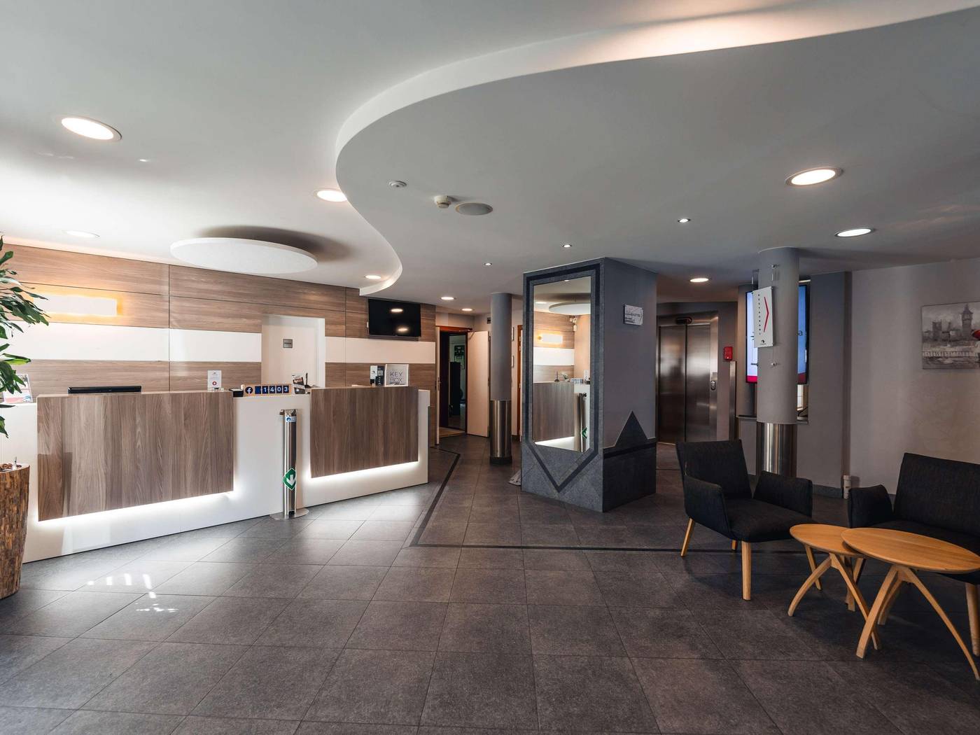 ibis Styles Charleroi Airport Aero 44-Belgium-GOSSELIES-General view-8