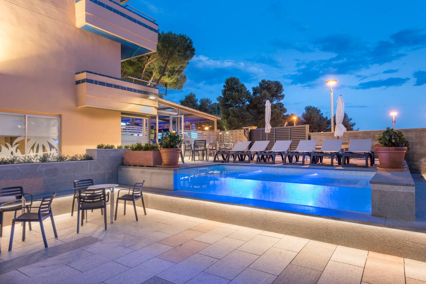 4R-Playa-Park-Pool-10