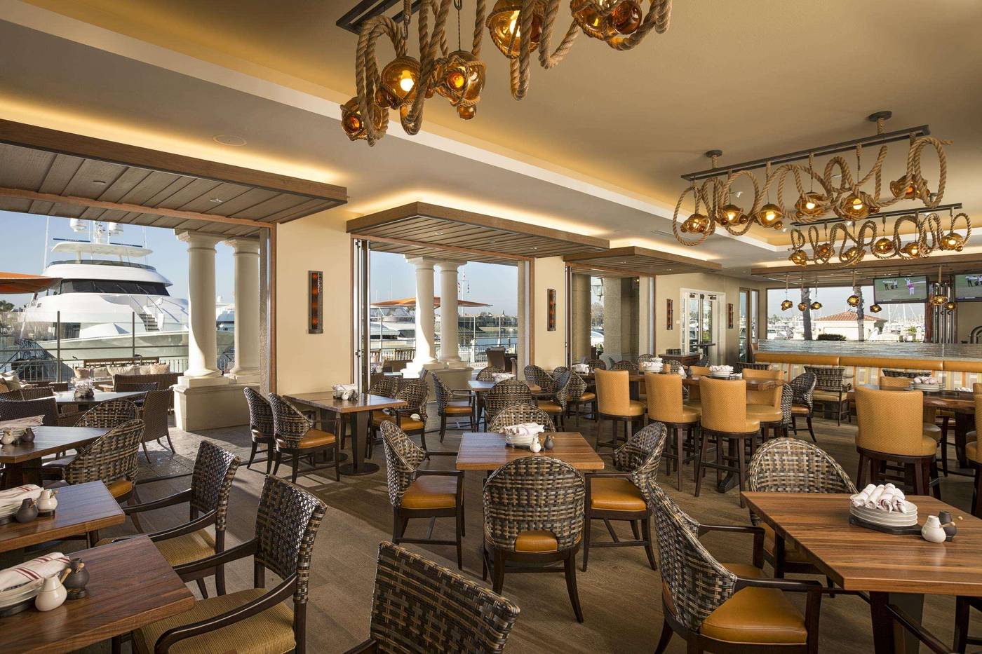 Balboa-Bay-Resort-Restaurant-26