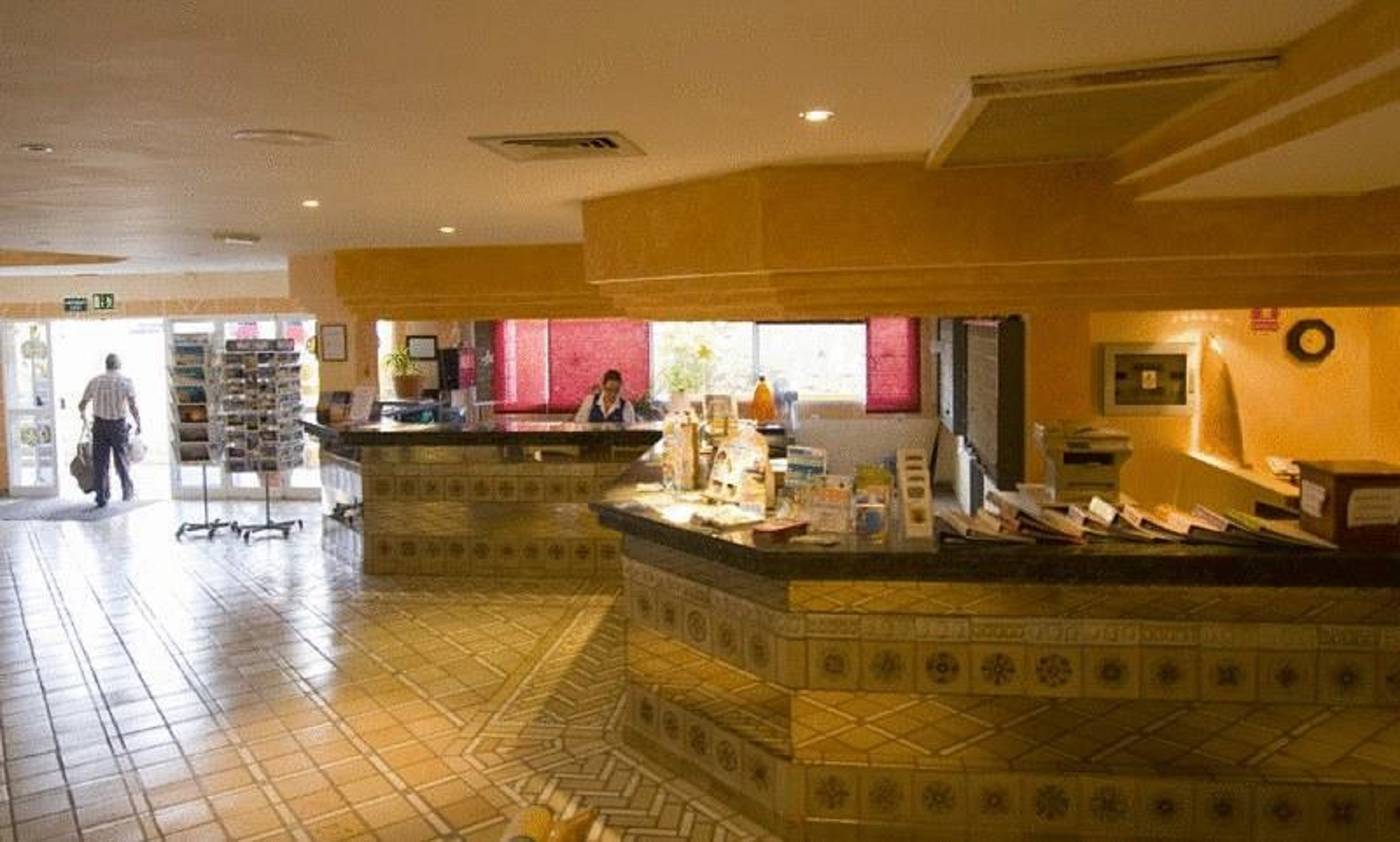 Caleta-Garden-Lobby-26