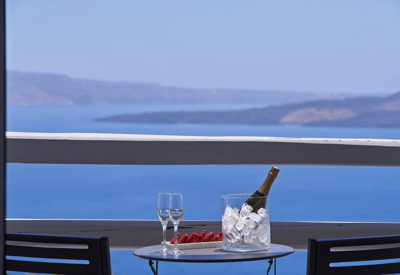 Mr-and-Mrs-White-Oia-Santorini-Restaurant-54
