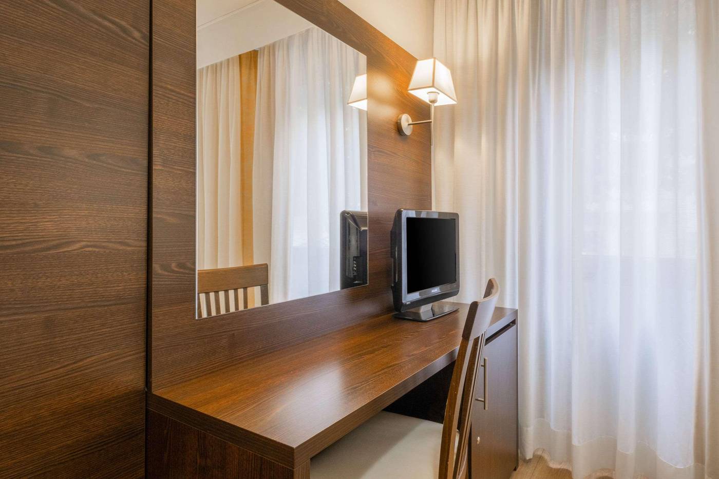 Hotel-Delfino-Room-6