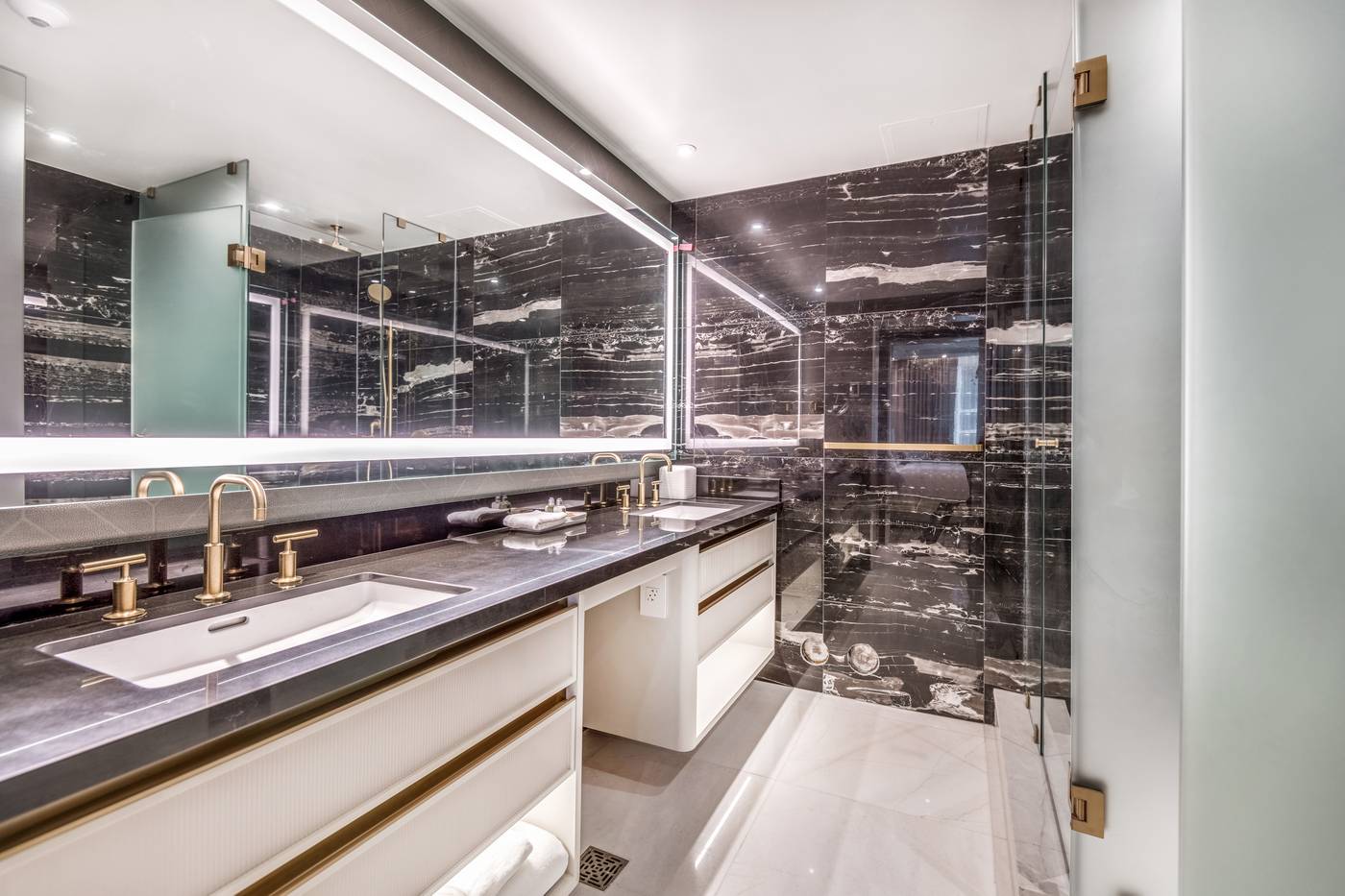 Azur-Legacy-Collection-Hotel-Room-35