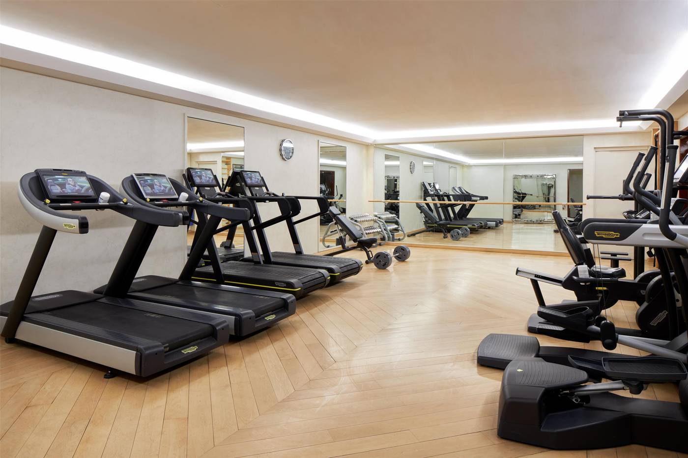 Majestic-Hotel-Spa-Sports-and-Entertainment-72