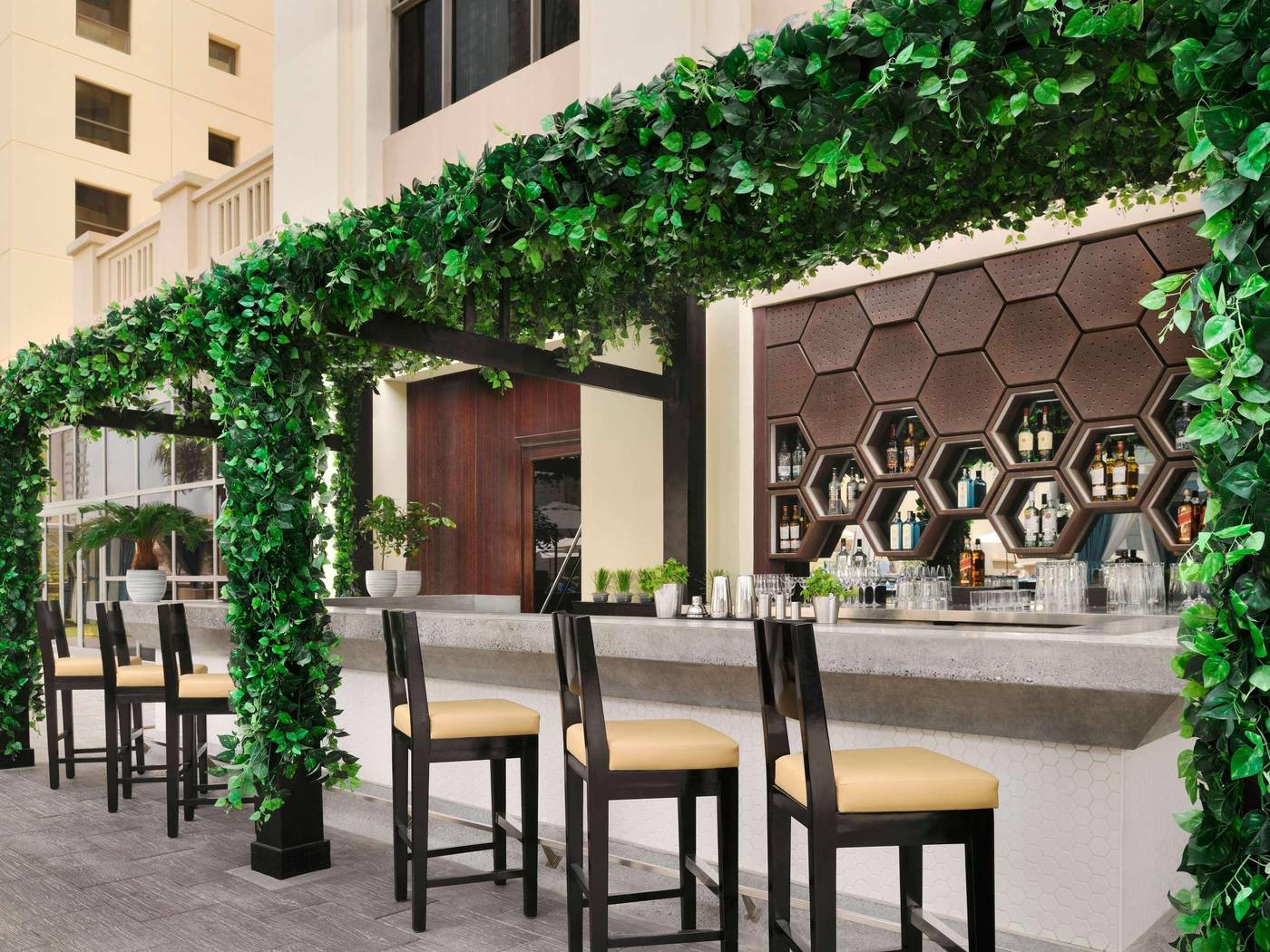 Movenpick-Jumeirah-Beach-Bar-9