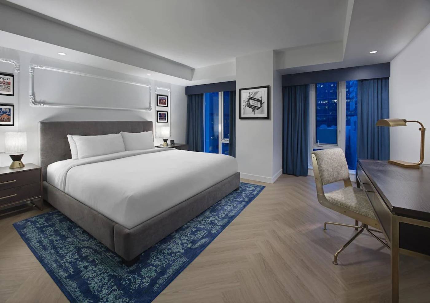 Pantages Hotel Downtown Toronto-Canada-TORONTO-Room-4