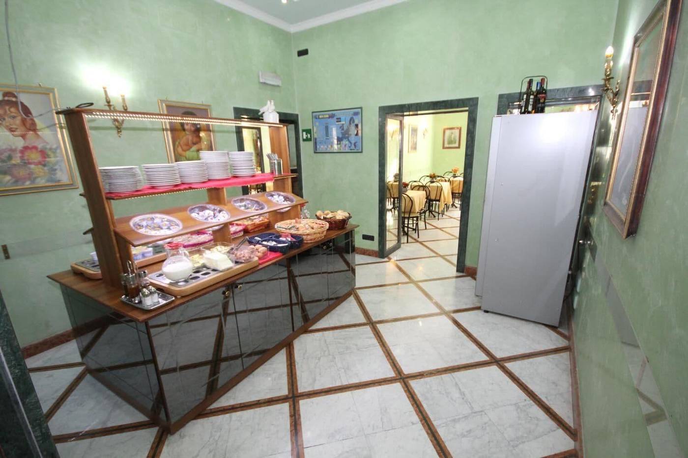 Hotel-Marisa-Room-17