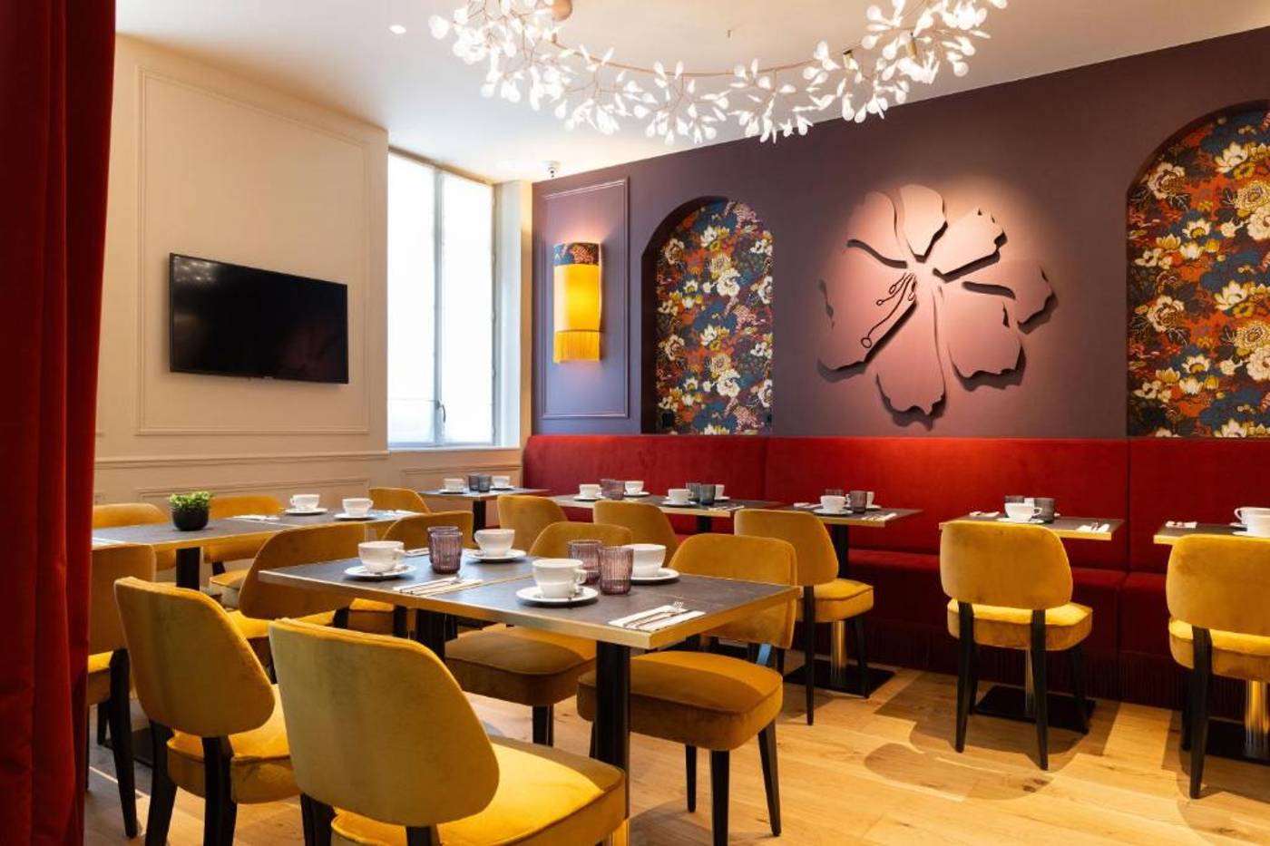 Hotel-Mayflower-Opera-Restaurant-11