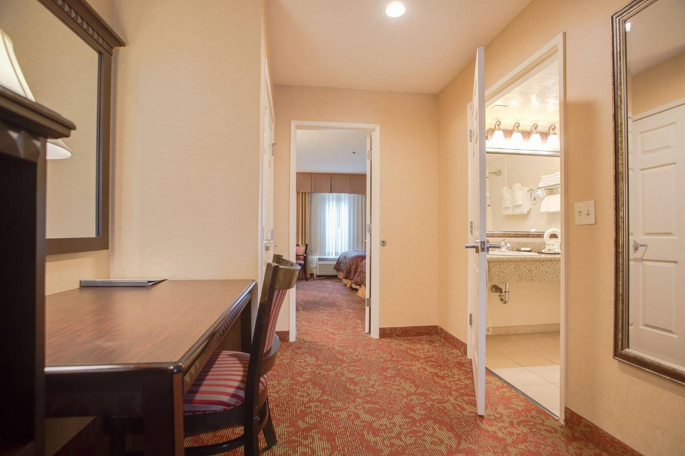Castle-Inn-and-Suites-Room-21